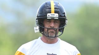 Steelers Fans Frustrated As Aaron Rodgers Sits Out Team Drills At Minicamp (Steelers News). Photo by Milwaukee Journal Sentinel